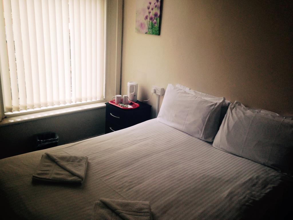 Peek-A-Booze - Budget Hotel - Adults Only Blackpool Habitación foto