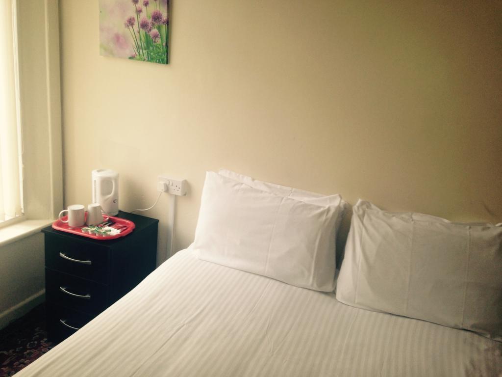 Peek-A-Booze - Budget Hotel - Adults Only Blackpool Habitación foto